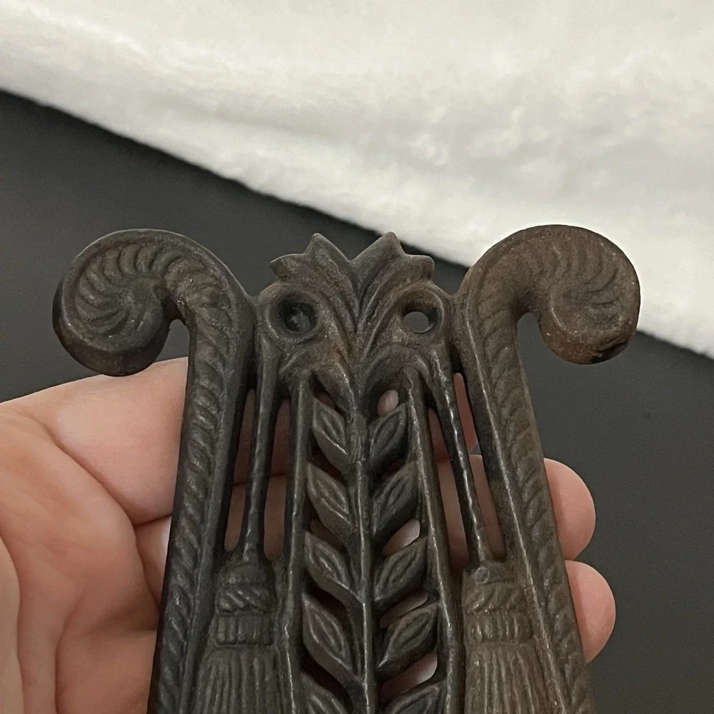 Vintage WILTON Cast Iron Trivet Brooms Wheat Stalk and Heart Shape 5